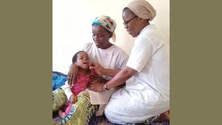 Daughters of the Sacred Heart of Mary (FSCM) with children