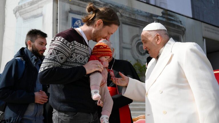 Pope: Couples need Church’s help