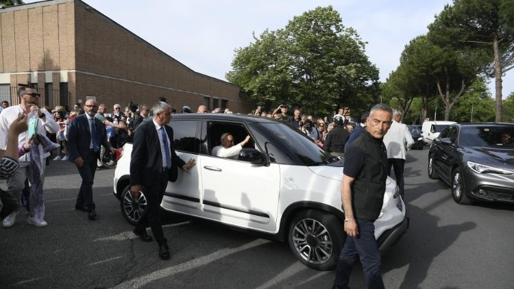 The Pope arrives at the Parish