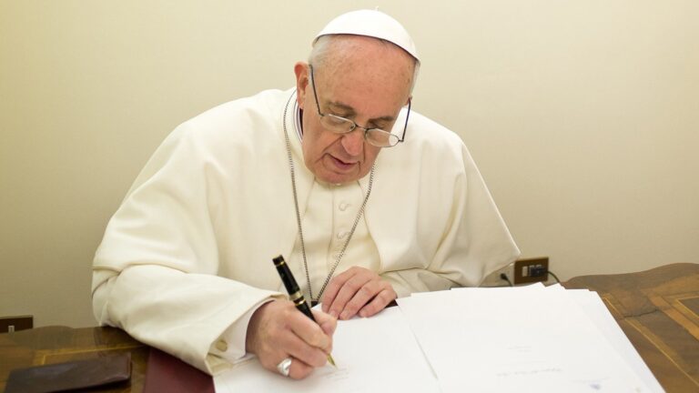 Pope thanks children in Perugia Hospital for their closeness