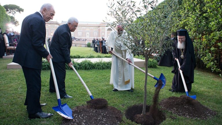 Pope to commemorate 2014 invocation for peace in Holy Land