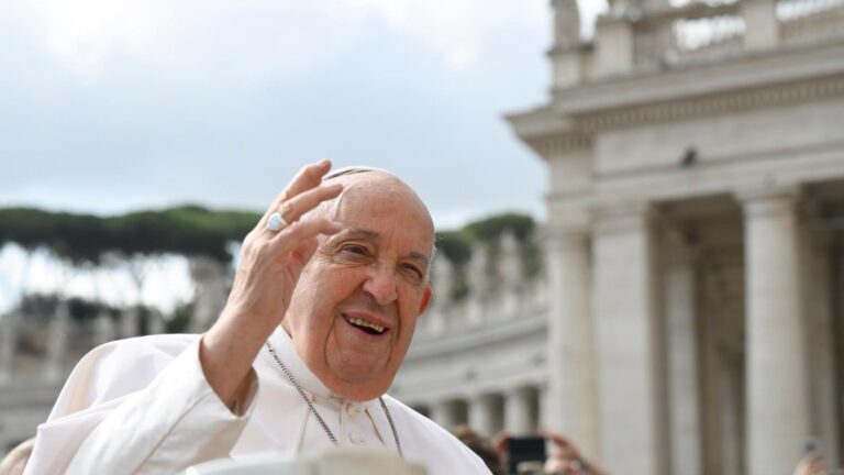 Pope Francis to meet prominent comedians in the Vatican