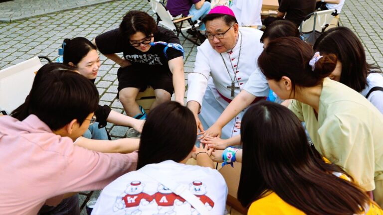 Seoul Archdiocese transforms Cathedral into campsite to involve youths