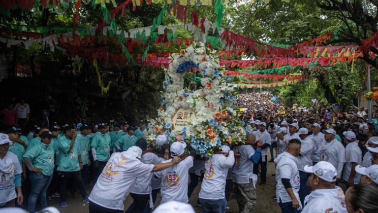 Nicaragua exiles seven priests to Rome