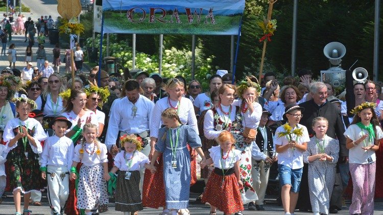 Image of Polish faithful on pilgrimage to the shrine of Our Lady of Jasna Góra