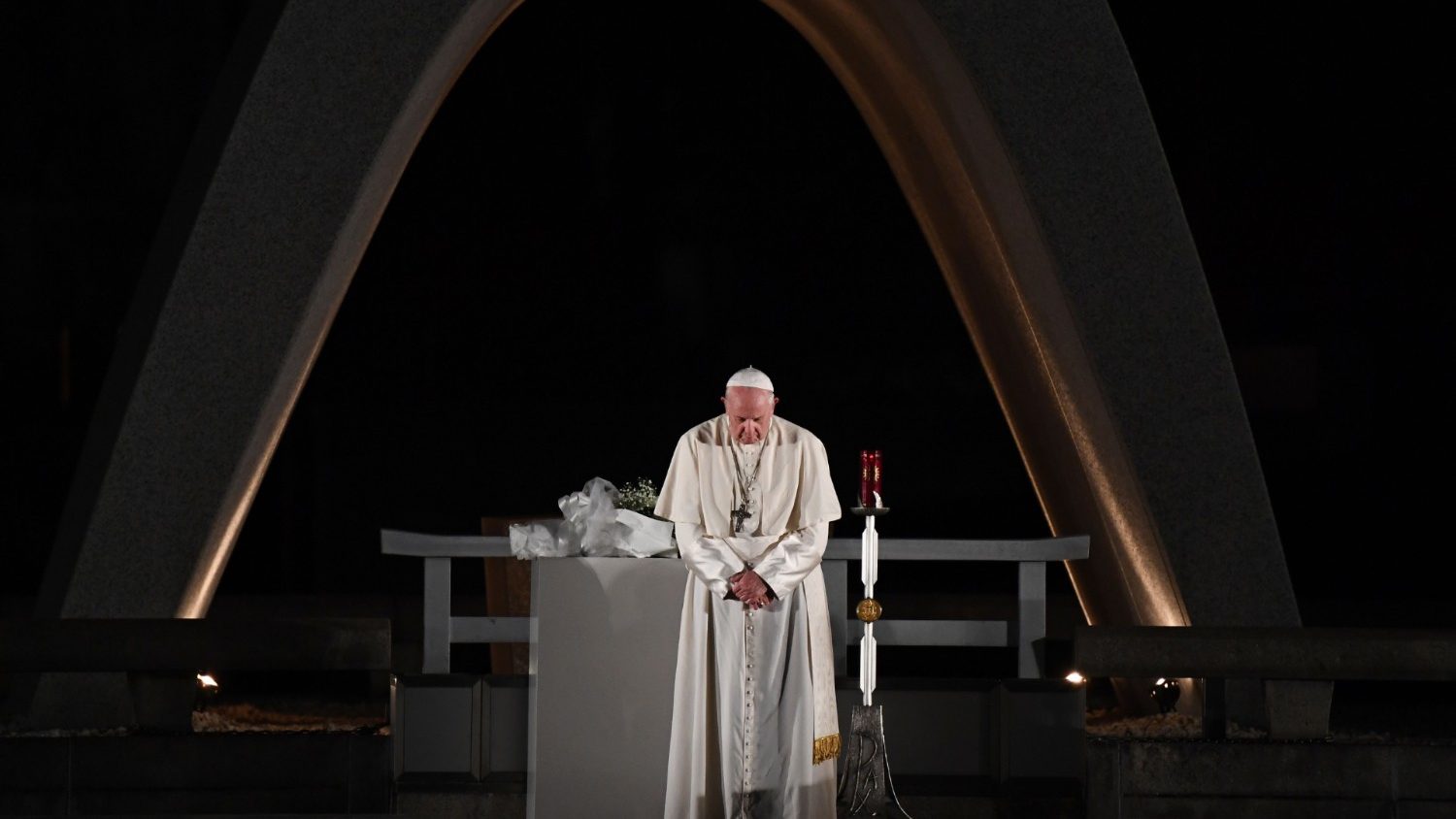 Pope recalls WWII atomic bombings, appeals for peace in war-torn countries