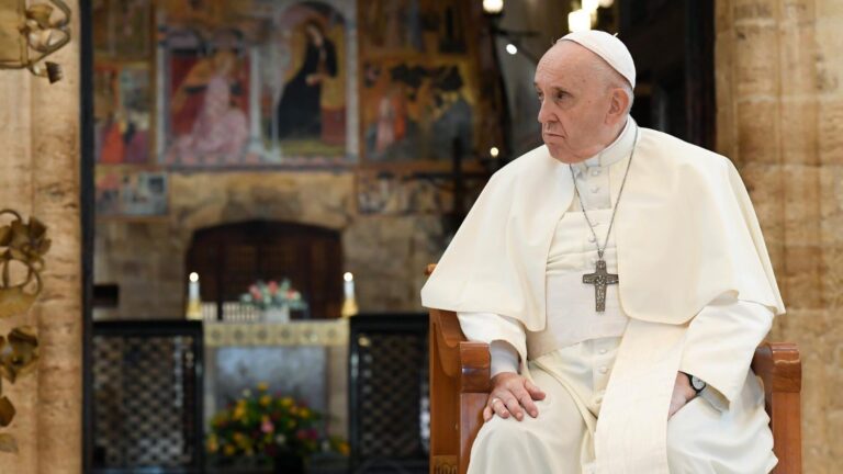 Pope: the world is being destroyed, stop the wars while there is still time