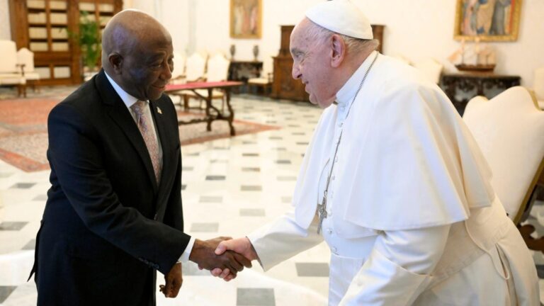 Pope meets with President of Liberia