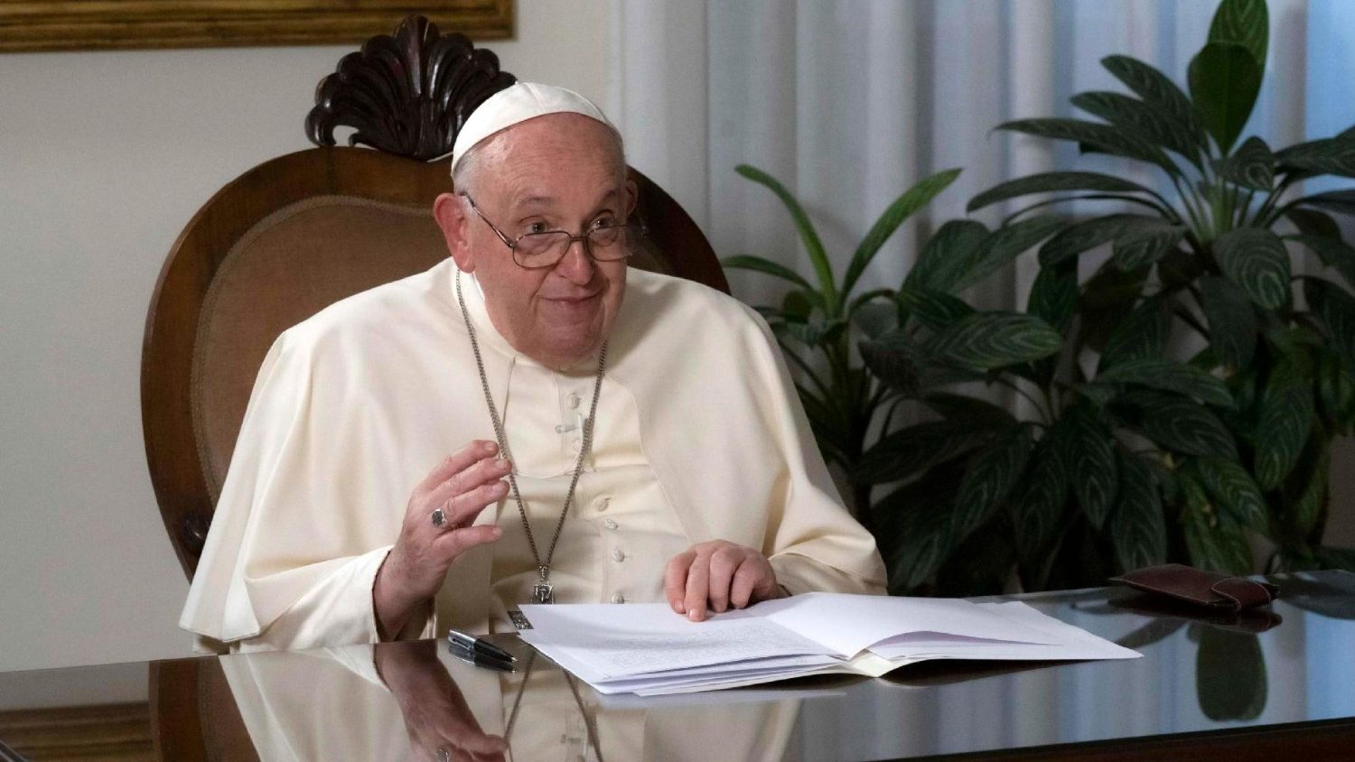 Pope to theologians: Move forward in faith and dialogue