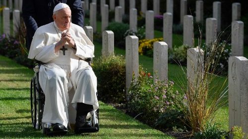 All Souls Day: Pope prays for lives “cut short” by war