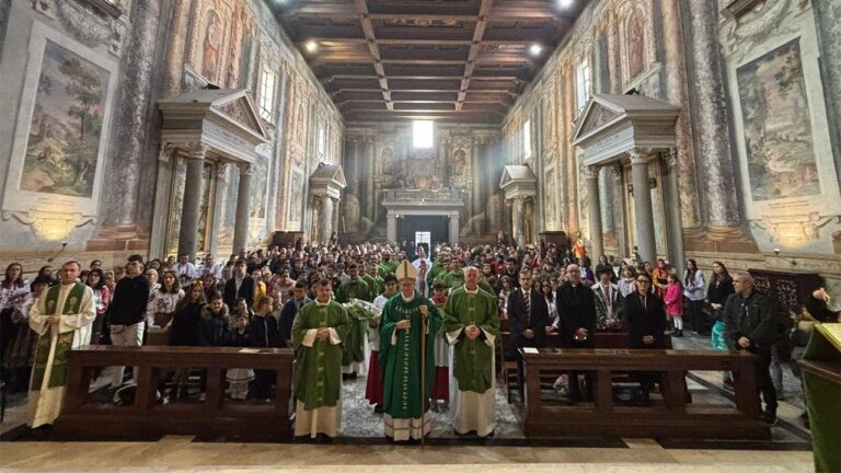 Cardinal Parolin celebrates Mass with Latin-rite Romanian faithful of Rome