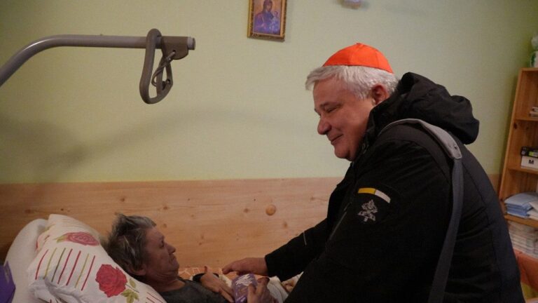 Cardinal Krajewski in Ukraine: May this be the last Christmas of war