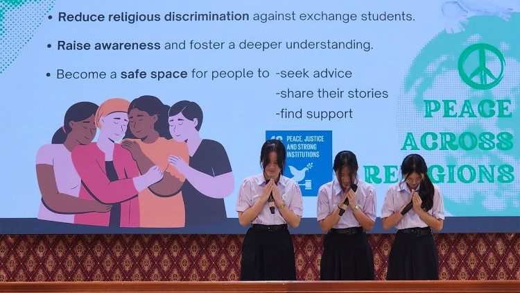 Thai students present innovative results for interfaith harmony at the “Extra Peace: Project Presentation Competition”. Photo by Peter Monthienvichienchai